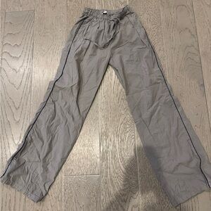 Women’s subdued cute gray pants